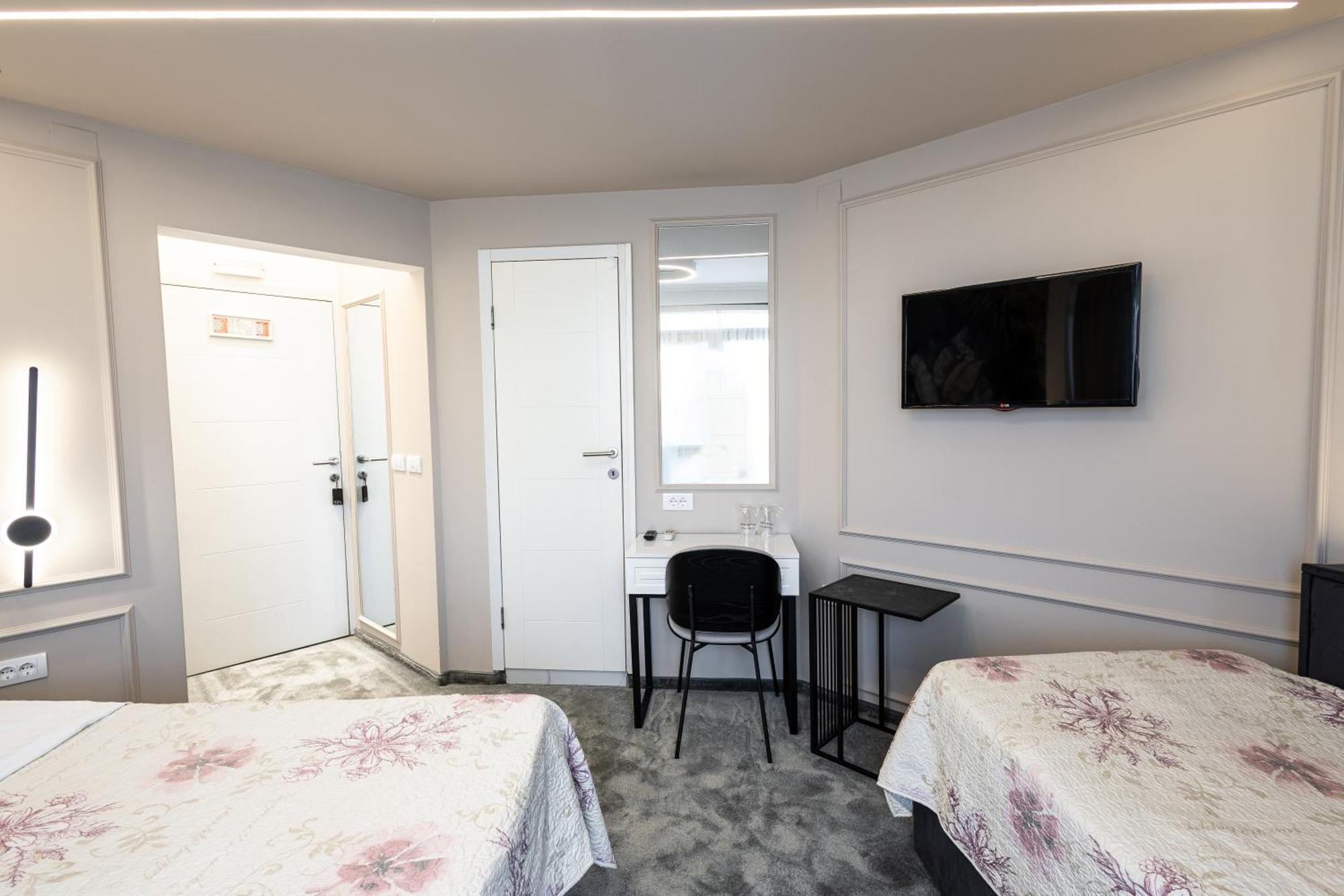 Garni Hotel Lotos Ниш Экстерьер фото